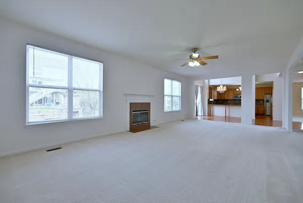 $600,000 | 2914 Kelly Drive, Elgin, IL 60124