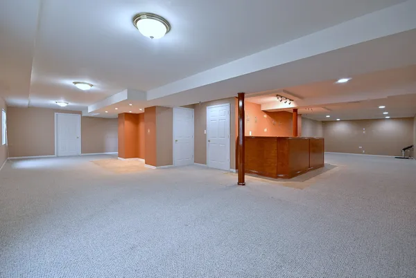 $600,000 | 2914 Kelly Drive, Elgin, IL 60124