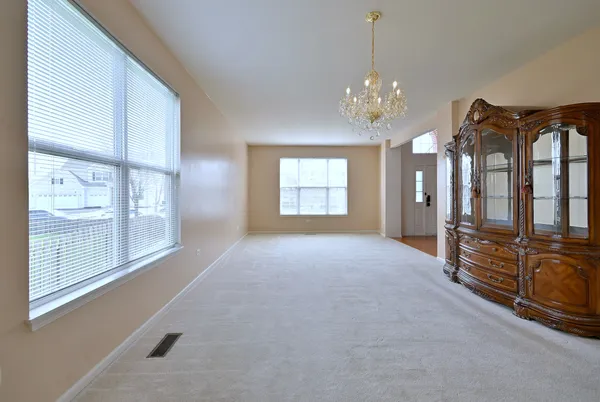 $600,000 | 2914 Kelly Drive, Elgin, IL 60124