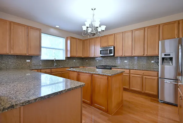 $600,000 | 2914 Kelly Drive, Elgin, IL 60124