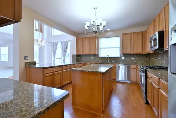 $600,000 | 2914 Kelly Drive, Elgin, IL 60124