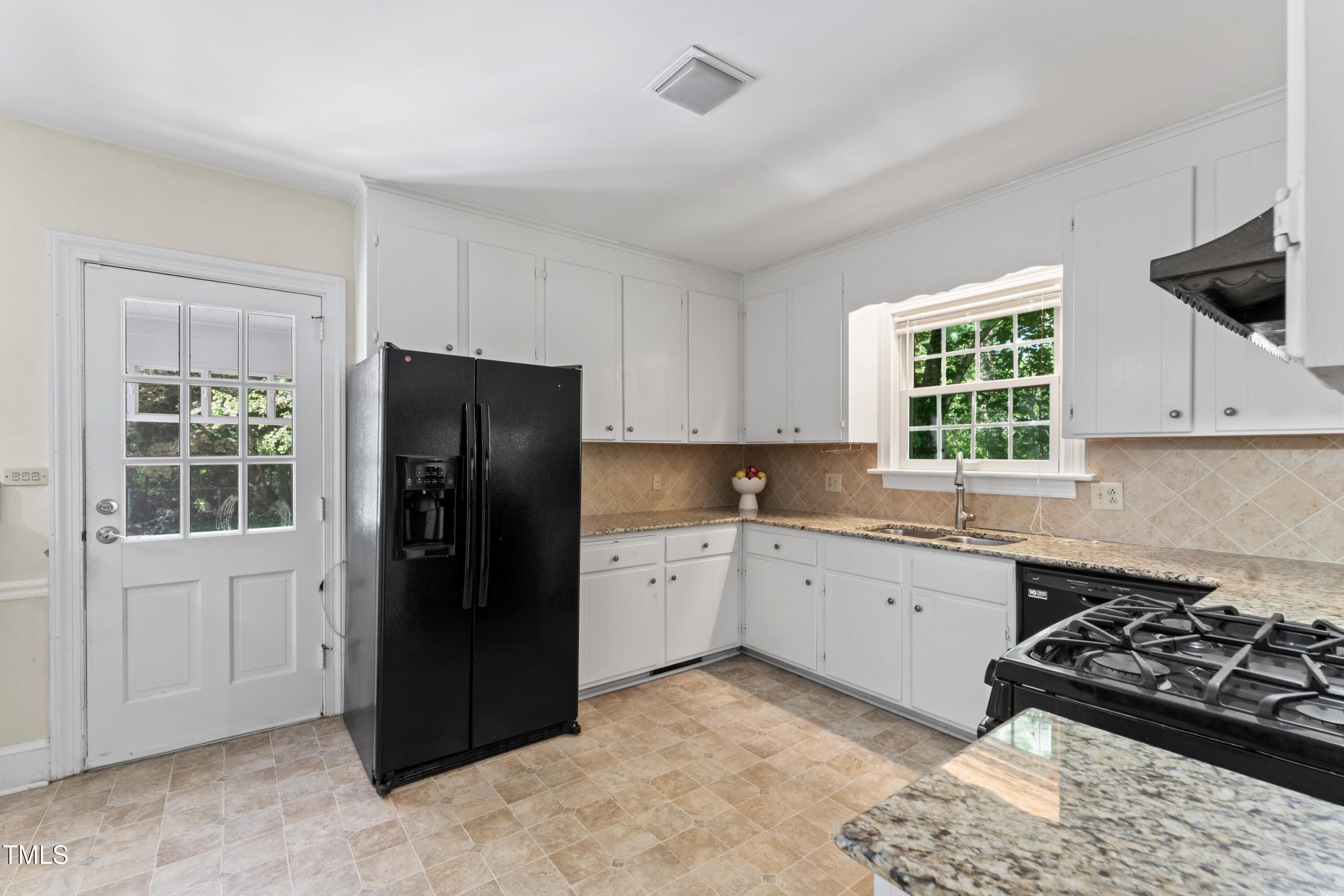 306 Holland Road Fuquay-Varina, NC 27526 - Photo 9 of 48 photos_high_resolution_DSC04819