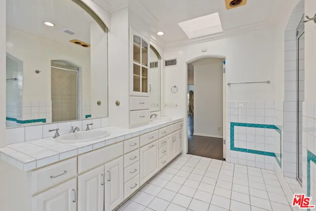 $15,500 | 139 South Anita Avenue, Los Angeles, CA 90049