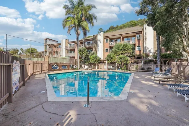 $575,000 | 2600 Torrey Pines Road, Unit A13, La Jolla, CA 92037