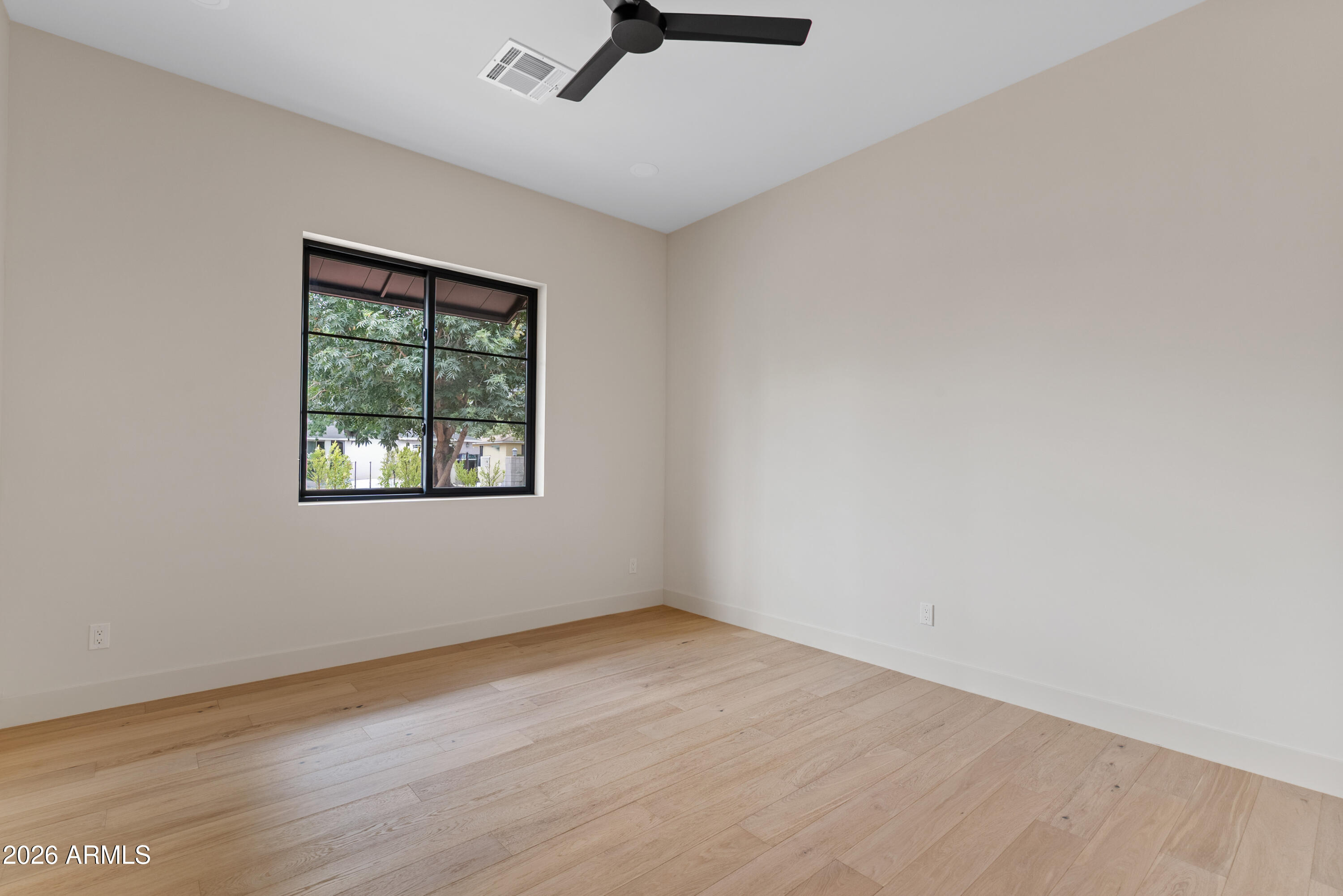 4035 East Osborn Road Phoenix, AZ 85018 - Photo 34 of 63 an empty room with a window