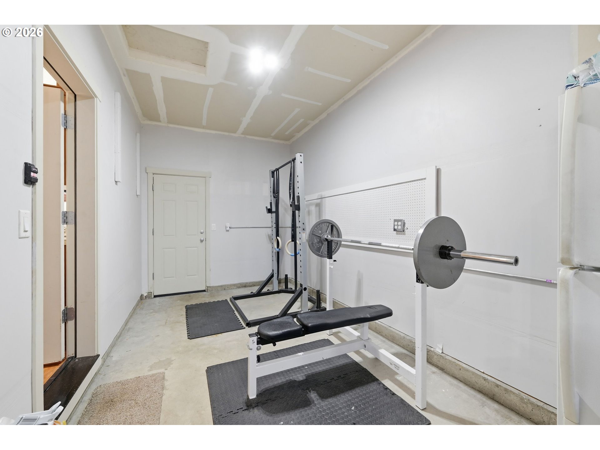 5442 Pranz Place Eugene, OR 97402 - Photo 21 of 34 a room with gym equipment