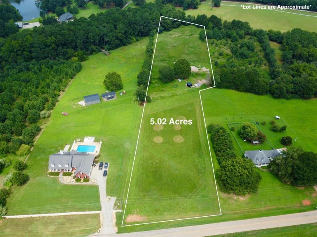 a view of a back yard