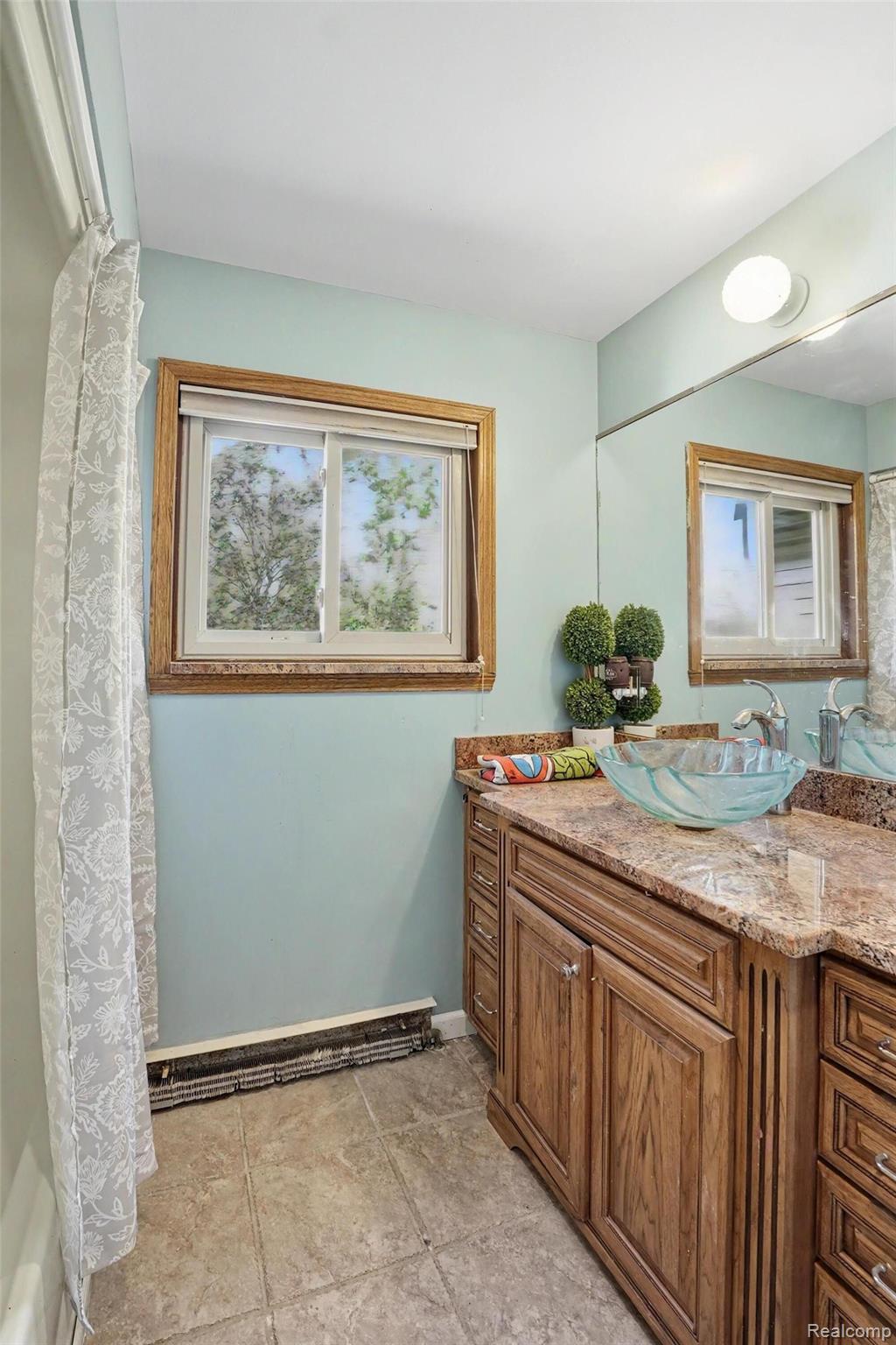 7255 Lahring Road Gaines, MI 48436 - Photo 8 of 25 8.jpg