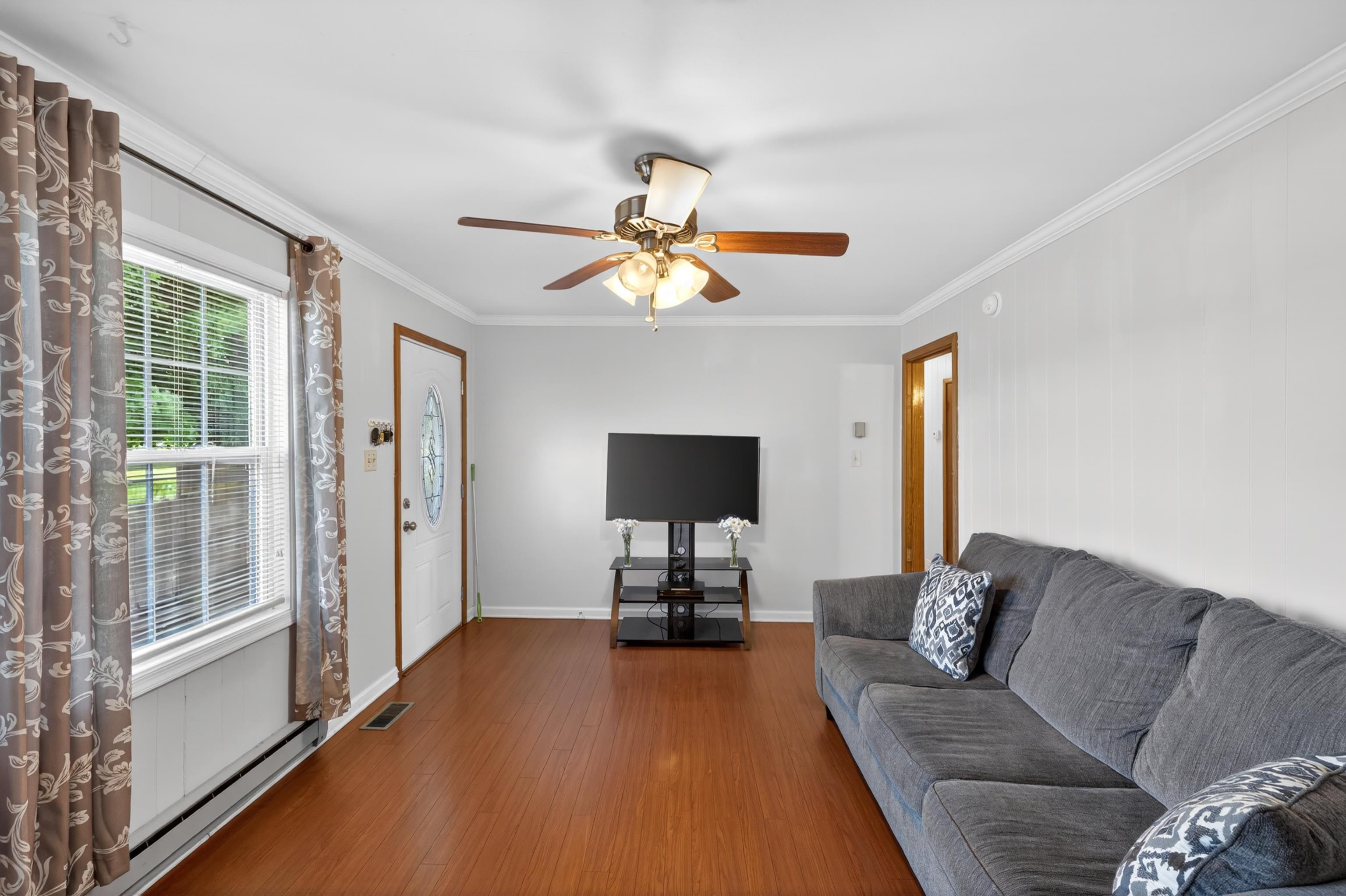 409 13th Street Grottoes, VA 24441 - Photo 5 of 61