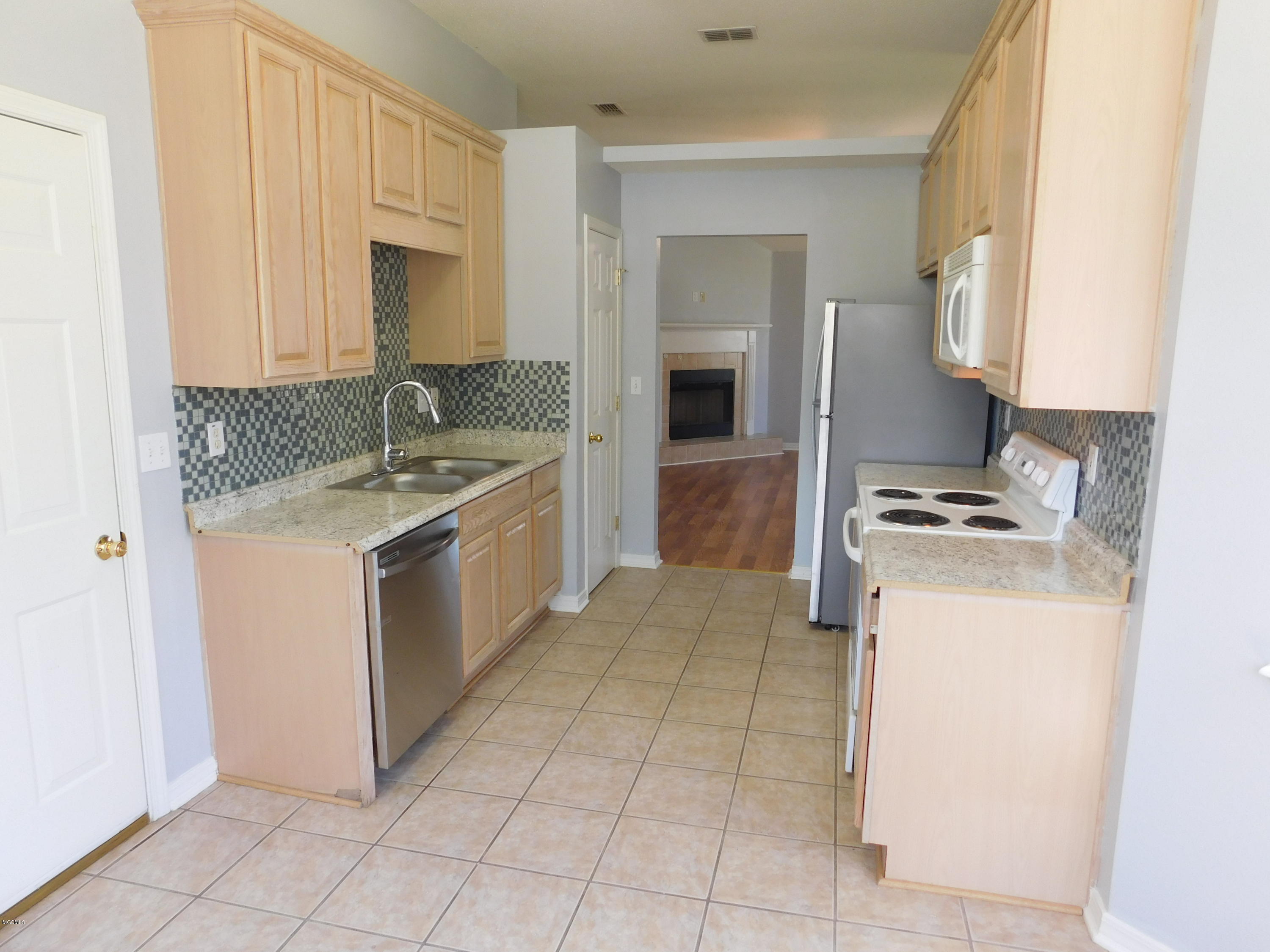 8721 Old Walnut Road Ocean Springs, MS 39564 - Photo 6 of 19 DSCN5197