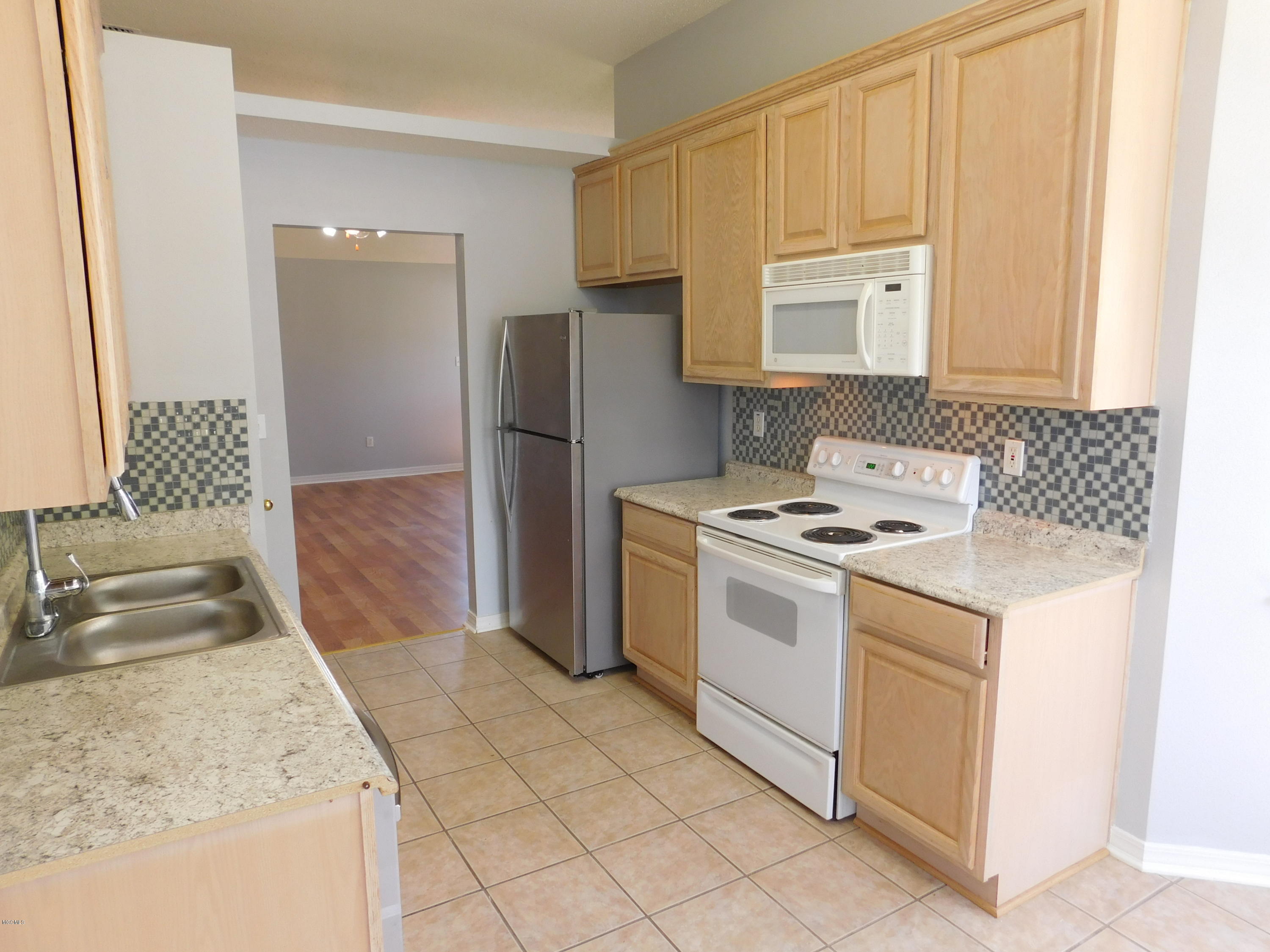 8721 Old Walnut Road Ocean Springs, MS 39564 - Photo 8 of 19 DSCN5200