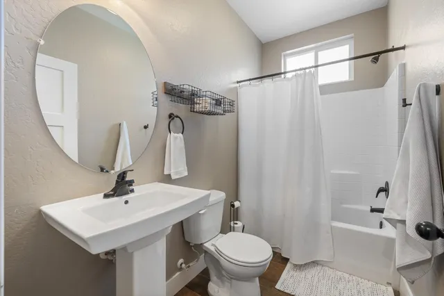 a view of a park and entertaining space