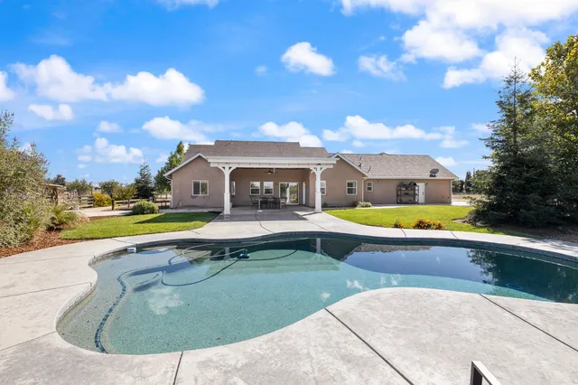 $995,000 | 12462 East Clinton Avenue, Sanger, CA 93657