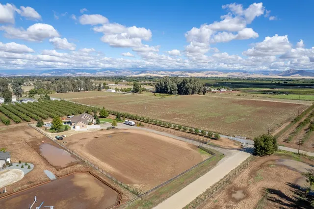 $995,000 | 12462 East Clinton Avenue, Sanger, CA 93657
