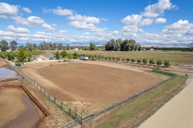 $995,000 | 12462 East Clinton Avenue, Sanger, CA 93657