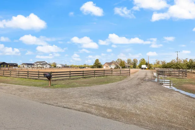 $995,000 | 12462 East Clinton Avenue, Sanger, CA 93657