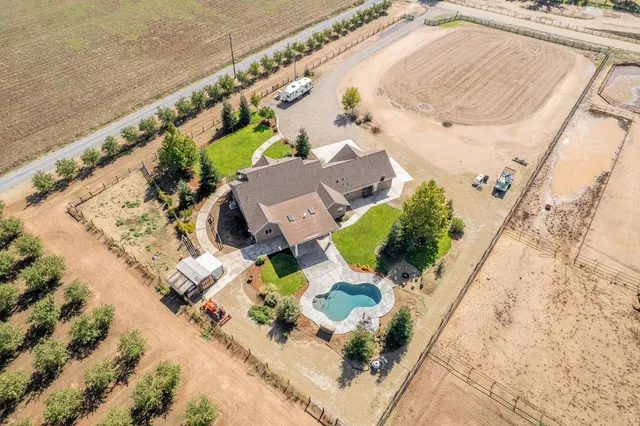 $995,000 | 12462 East Clinton Avenue, Sanger, CA 93657