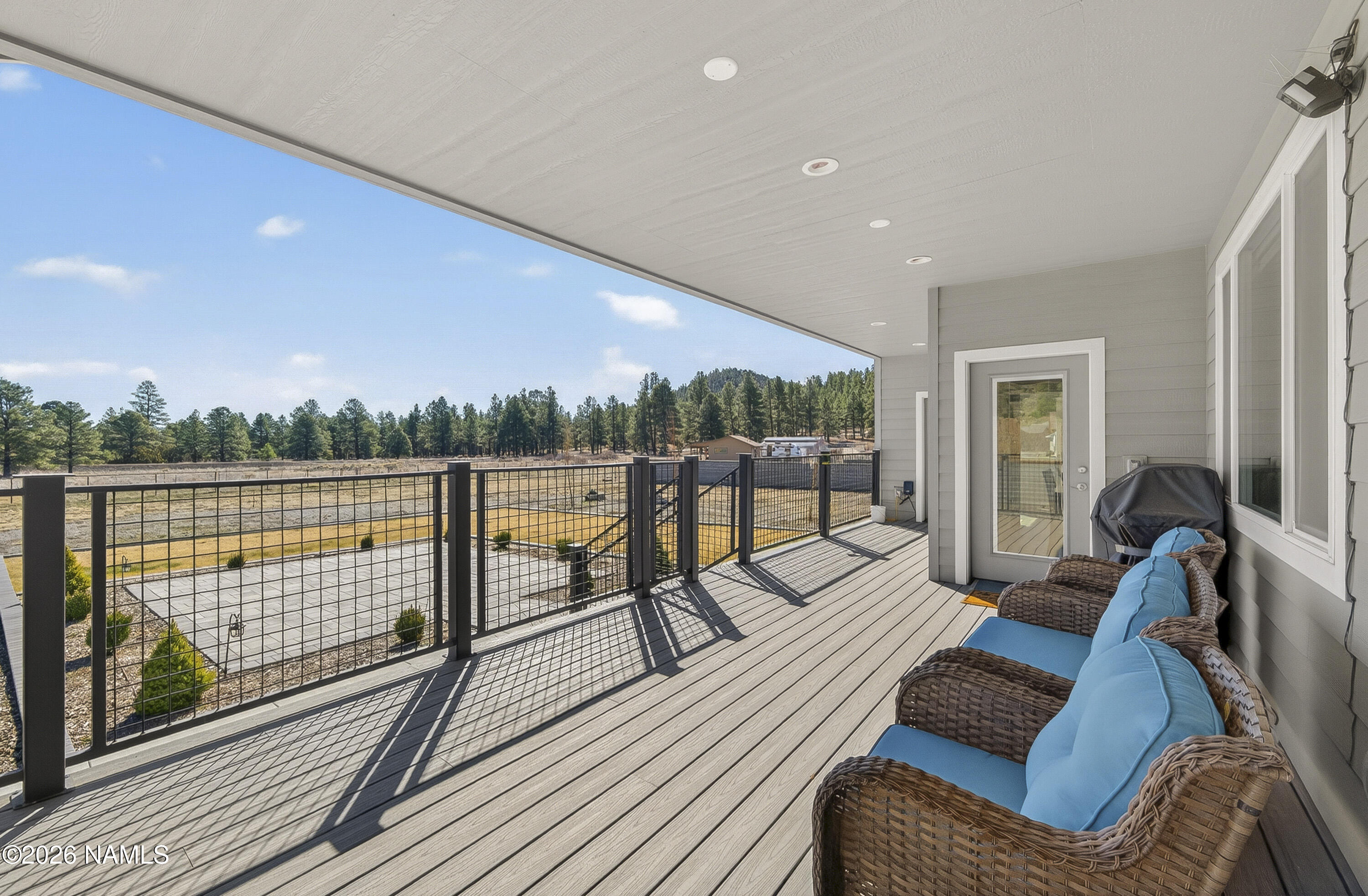 6560 Johnson Ranch Road Flagstaff, AZ 86004 - Photo 37 of 57 a living room with furniture