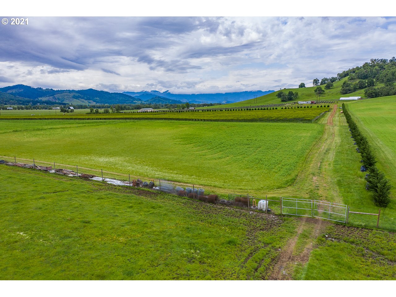 1625 Fort McKay Road Oakland, OR 97462 - Photo 9 of 11 Gallery Image 9