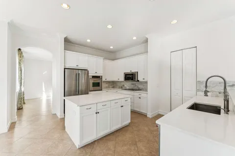 $899,999 | 8697 Cobblestone Point Circle, Boynton Beach, FL 33472