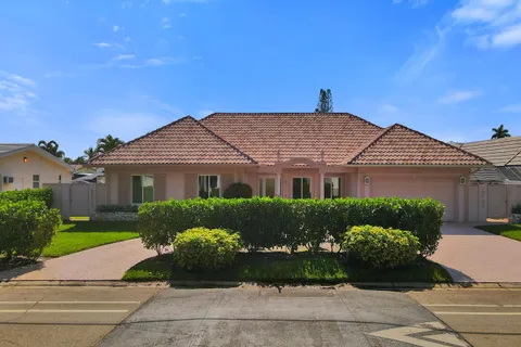 $3,250,000 | 5530 Bayview Drive, Fort Lauderdale, FL 33308