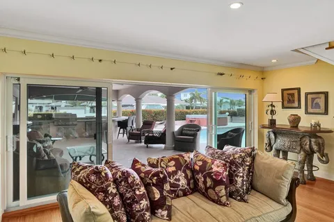 $3,250,000 | 5530 Bayview Drive, Fort Lauderdale, FL 33308