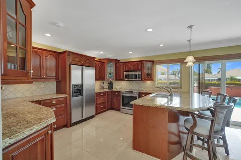$3,250,000 | 5530 Bayview Drive, Fort Lauderdale, FL 33308