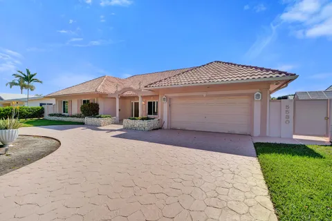 $3,250,000 | 5530 Bayview Drive, Fort Lauderdale, FL 33308