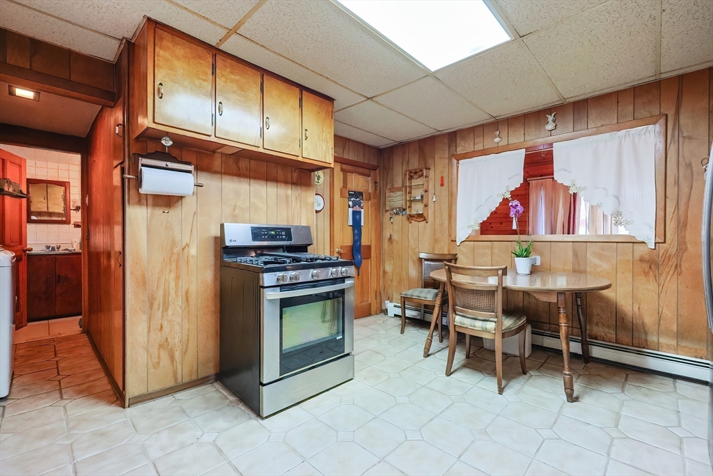 8 Walnut Street Stoneham, MA 02180 - Photo 9 of 34