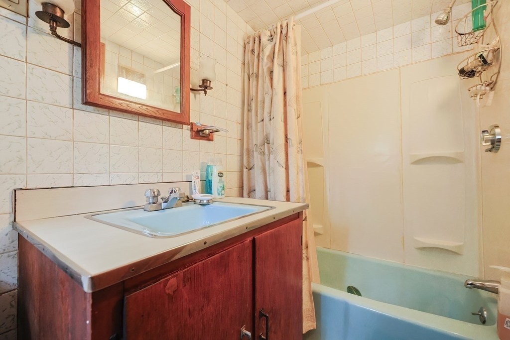 8 Walnut Street Stoneham, MA 02180 - Photo 10 of 34