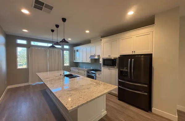 $5,180 | 2153 Main Street, Unit 104, Alameda, CA 94501