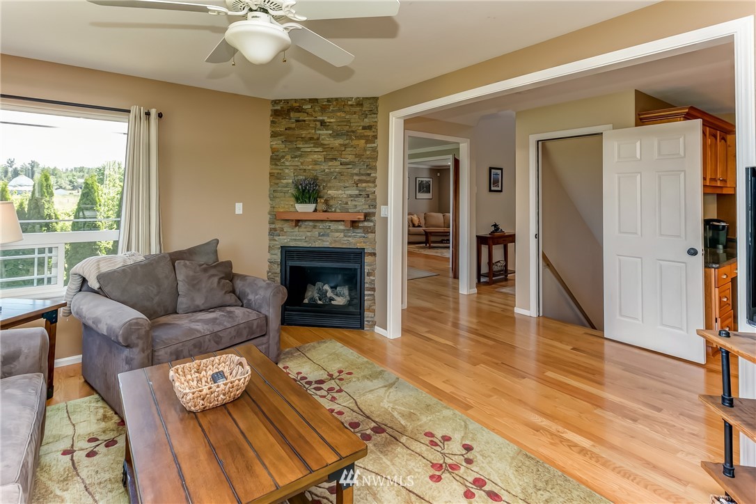 5984 Medcalf Road Bellingham, WA 98226 - Photo 11 of 25 Gallery Image 11