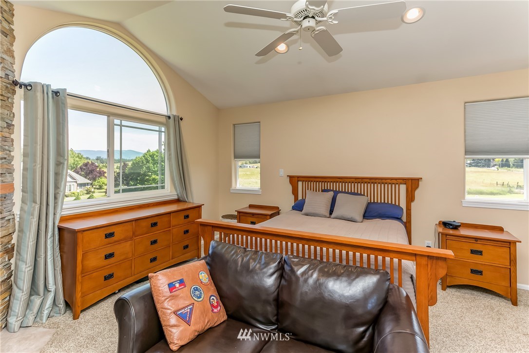 5984 Medcalf Road Bellingham, WA 98226 - Photo 15 of 25 Gallery Image 15