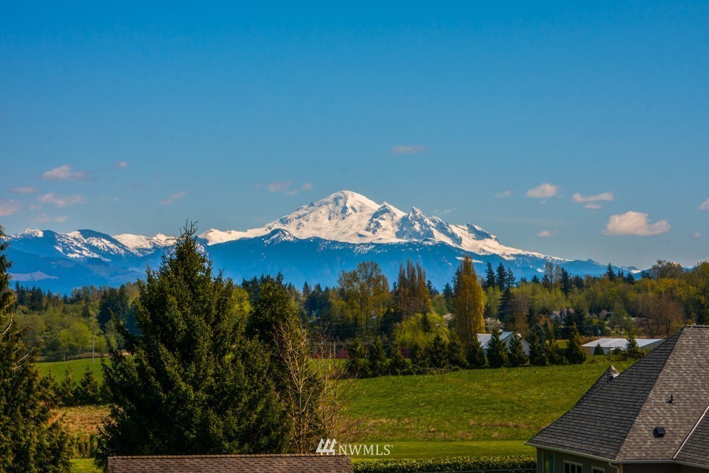 5984 Medcalf Road Bellingham, WA 98226 - Photo 3 of 25 Gallery Image 3