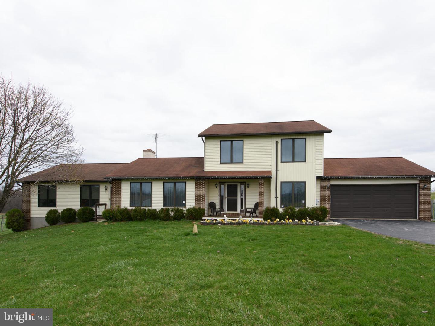 264 Hedge Road Elverson, PA 19520 - Photo 1 of 25 Exterior Front