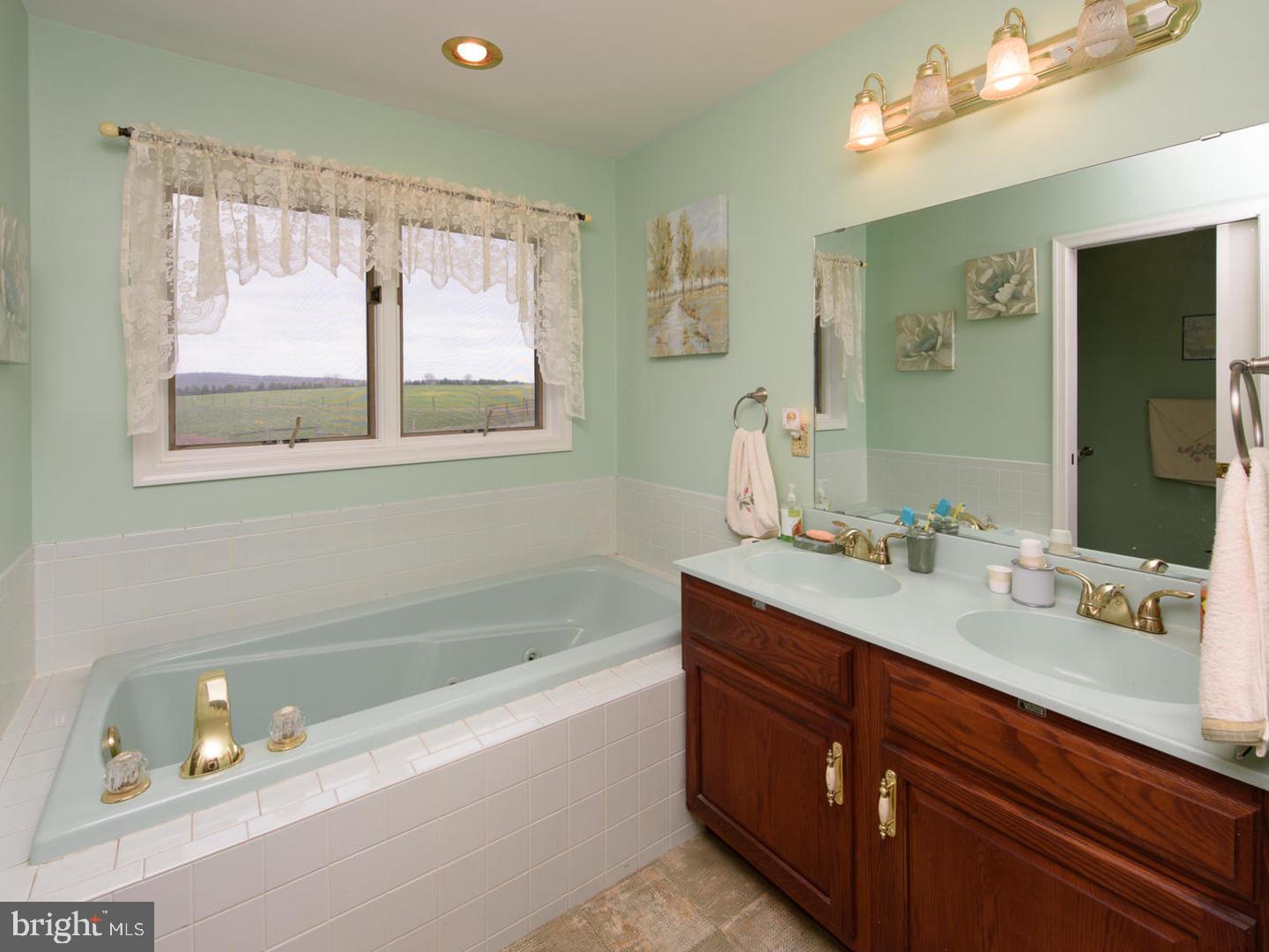 264 Hedge Road Elverson, PA 19520 - Photo 13 of 25 Gallery Image 13
