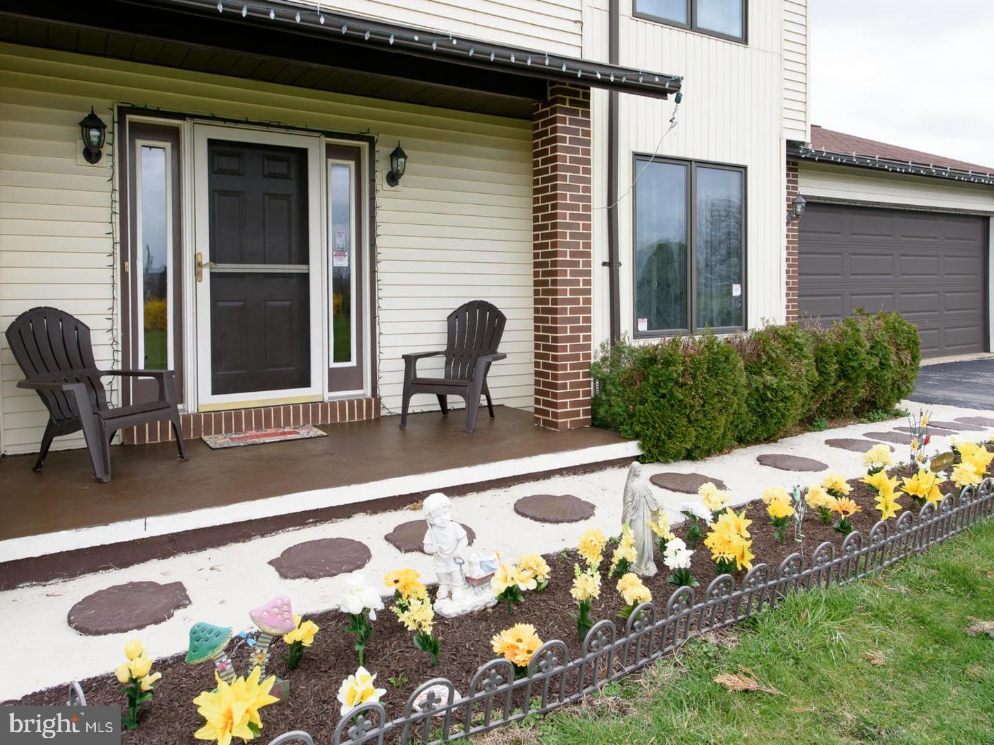 264 Hedge Road Elverson, PA 19520 - Photo 2 of 25 Gallery Image 2