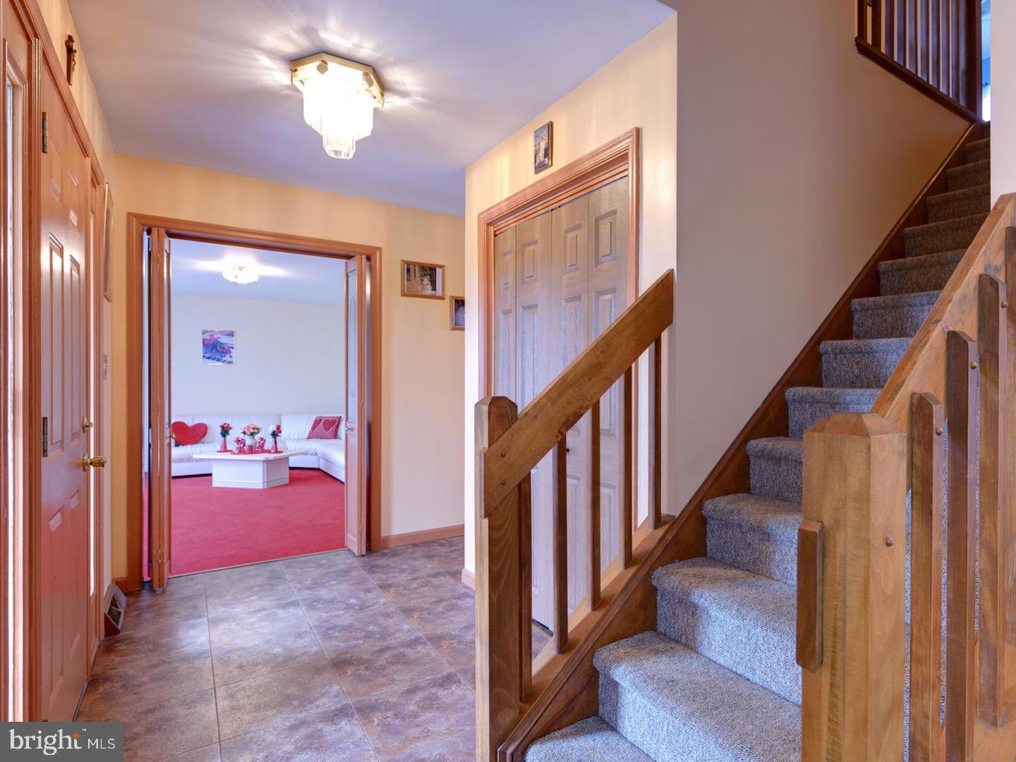 264 Hedge Road Elverson, PA 19520 - Photo 3 of 25 Gallery Image 3