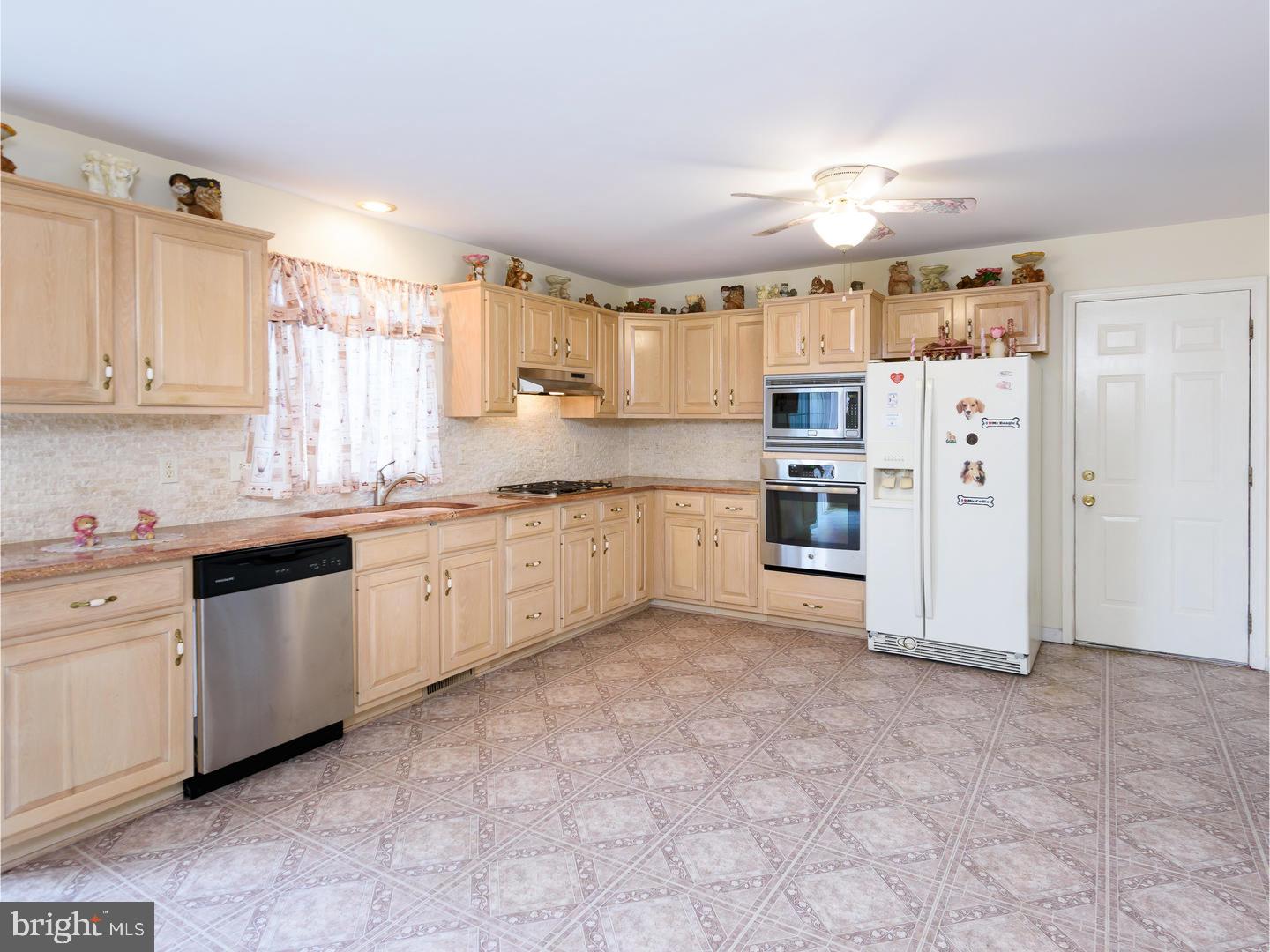 264 Hedge Road Elverson, PA 19520 - Photo 6 of 25 Gallery Image 6