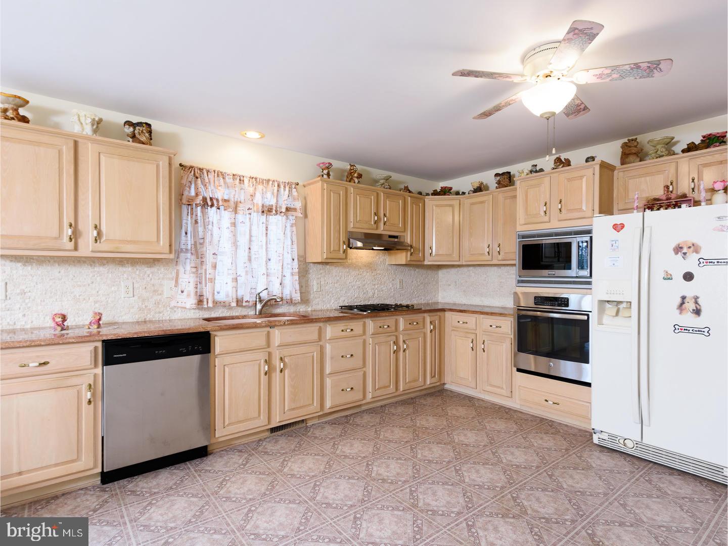264 Hedge Road Elverson, PA 19520 - Photo 9 of 25 Gallery Image 9