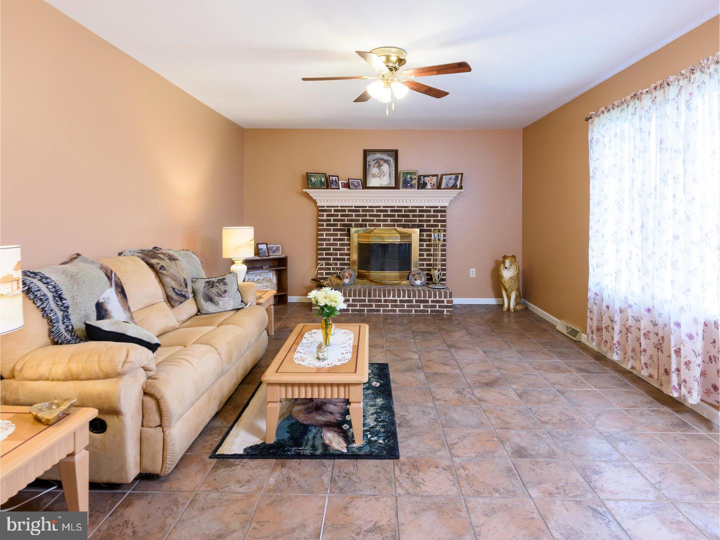 264 Hedge Road Elverson, PA 19520 - Photo 10 of 25 Family Room