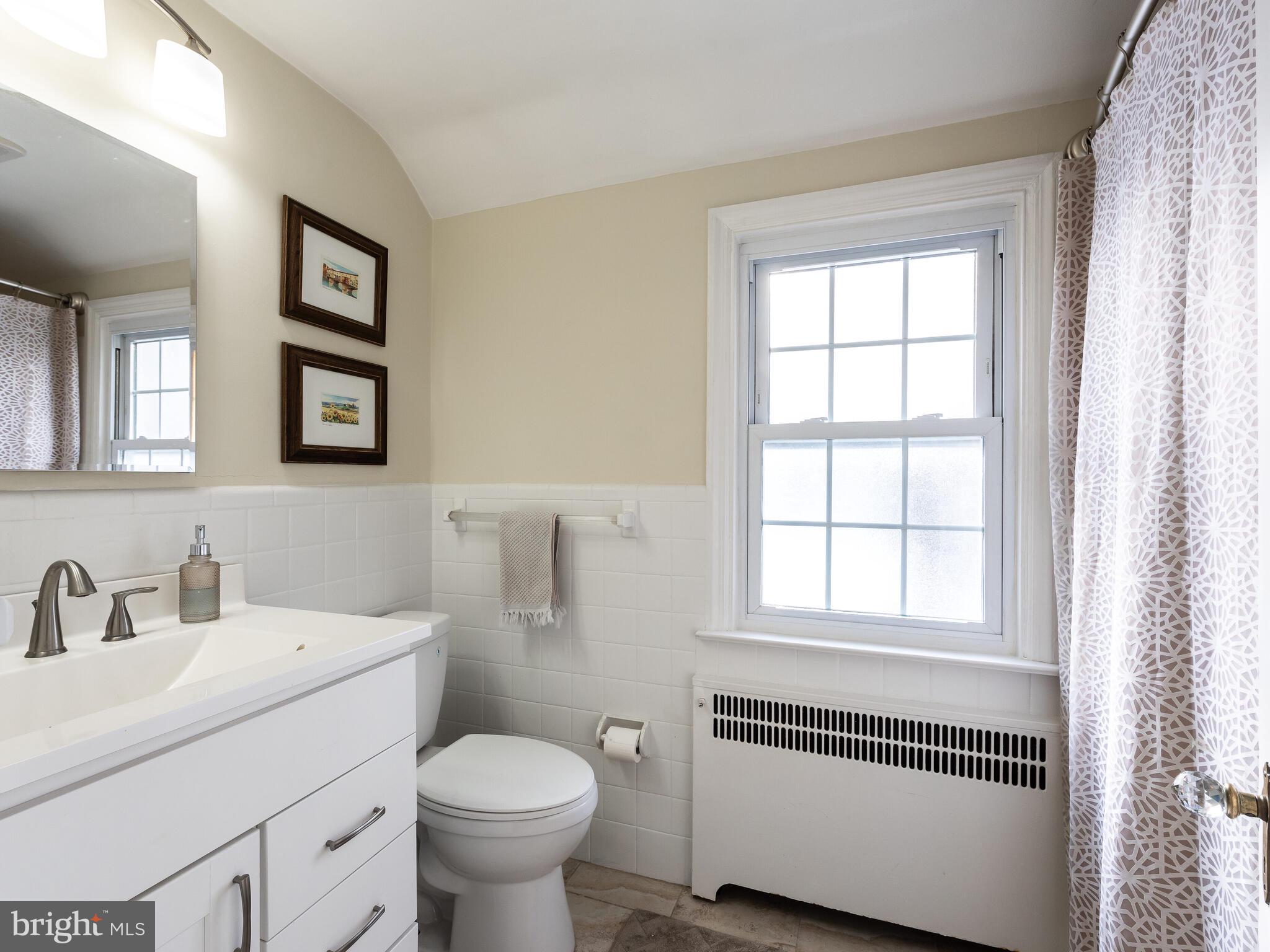 240 Parham Road Springfield, PA 19064 - Photo 14 of 21 Full Bathroom
