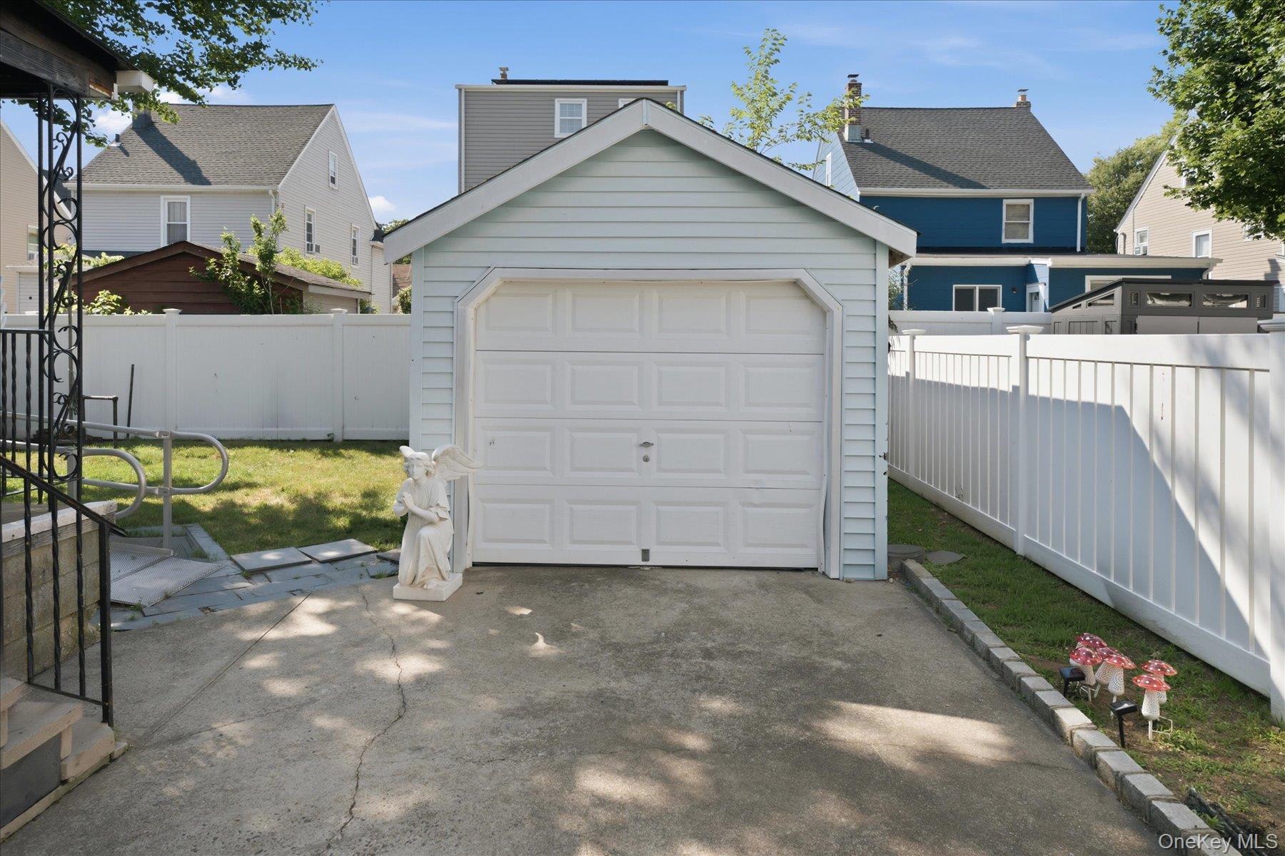 45 Kenmore Road Valley Stream, NY 11581 - Photo 12 of 21