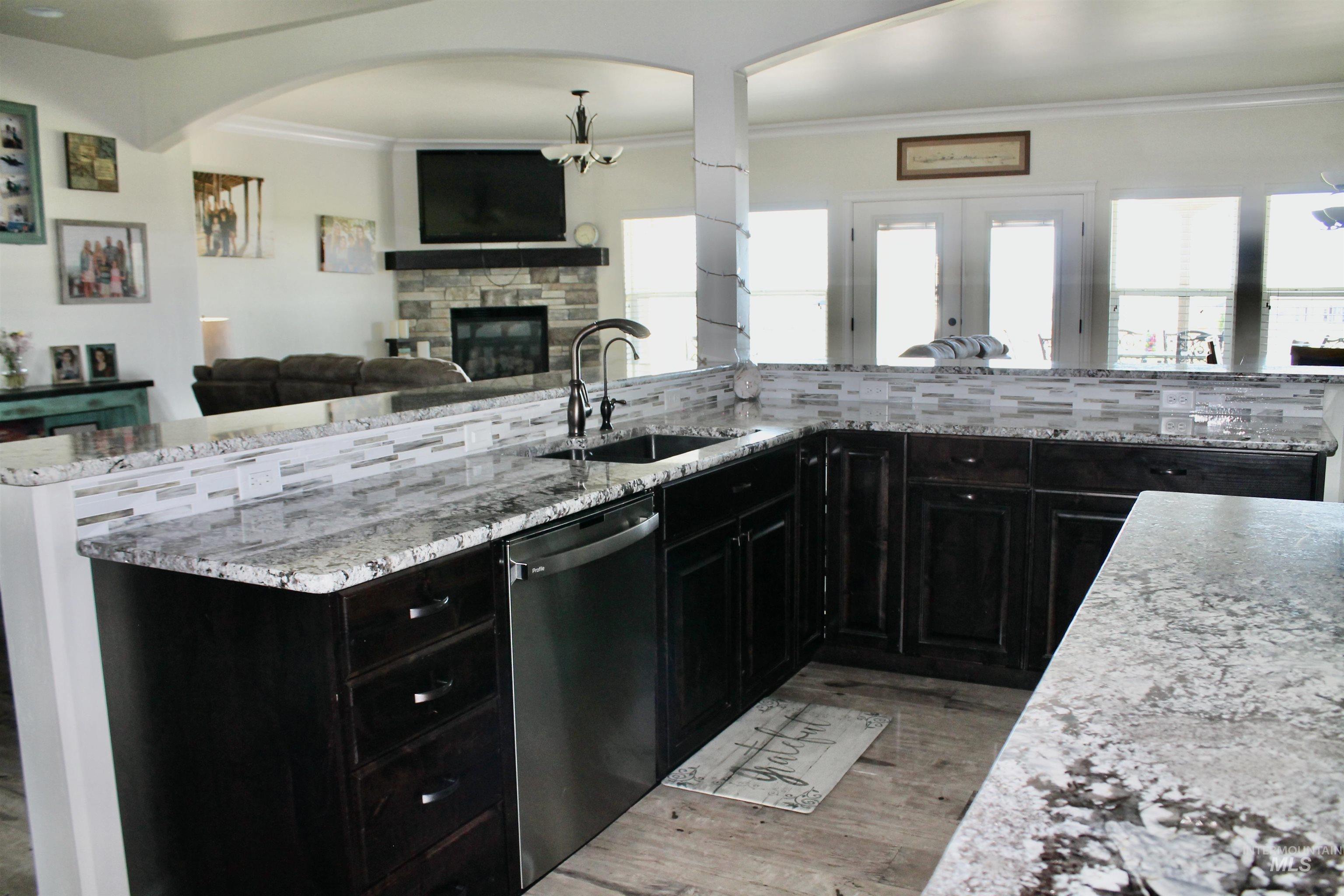 2464 Windmill Drive Twin Falls, ID 83301 - Photo 11 of 47 Kitchen featuring crown molding, custom cabinets, granite,