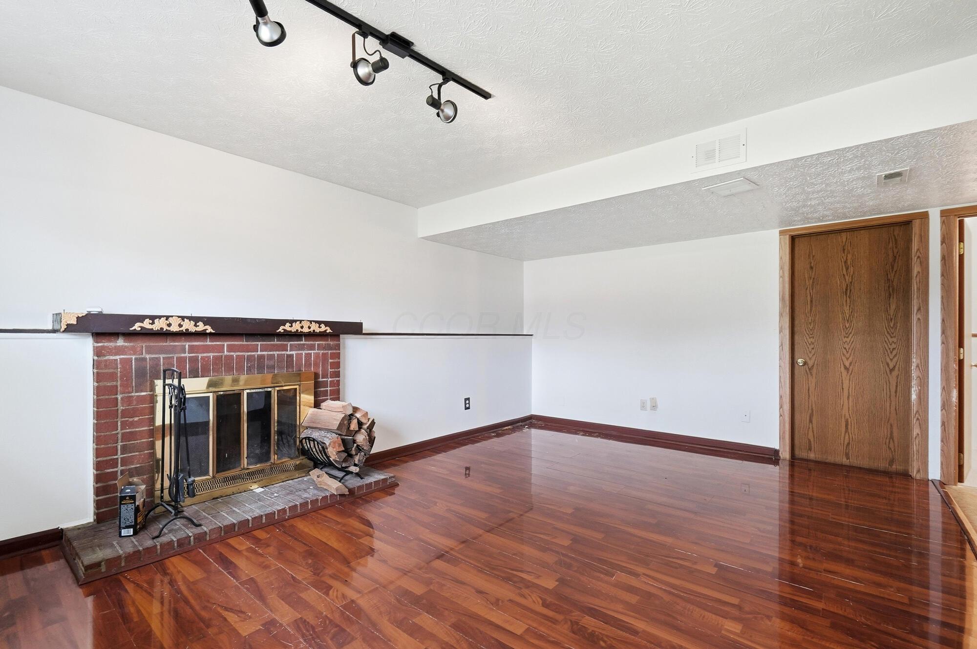 555 Fox Ridge Street Columbus, OH 43228 - Photo 27 of 37 159