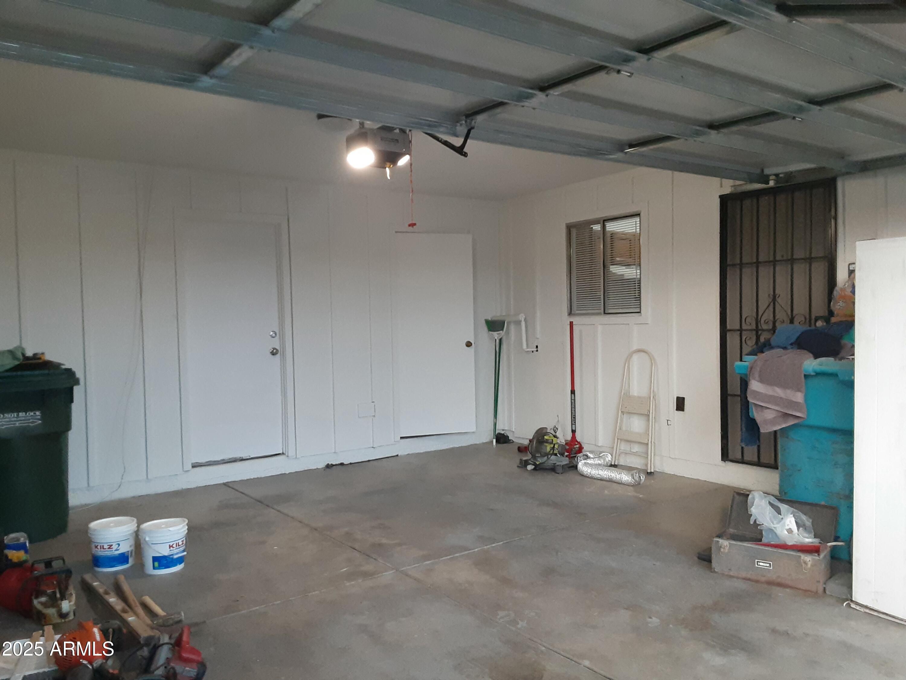 1502 West Shangri-la Road Phoenix, AZ 85029 - Photo 4 of 29 1502-Shangri-La-Unit1-Garage