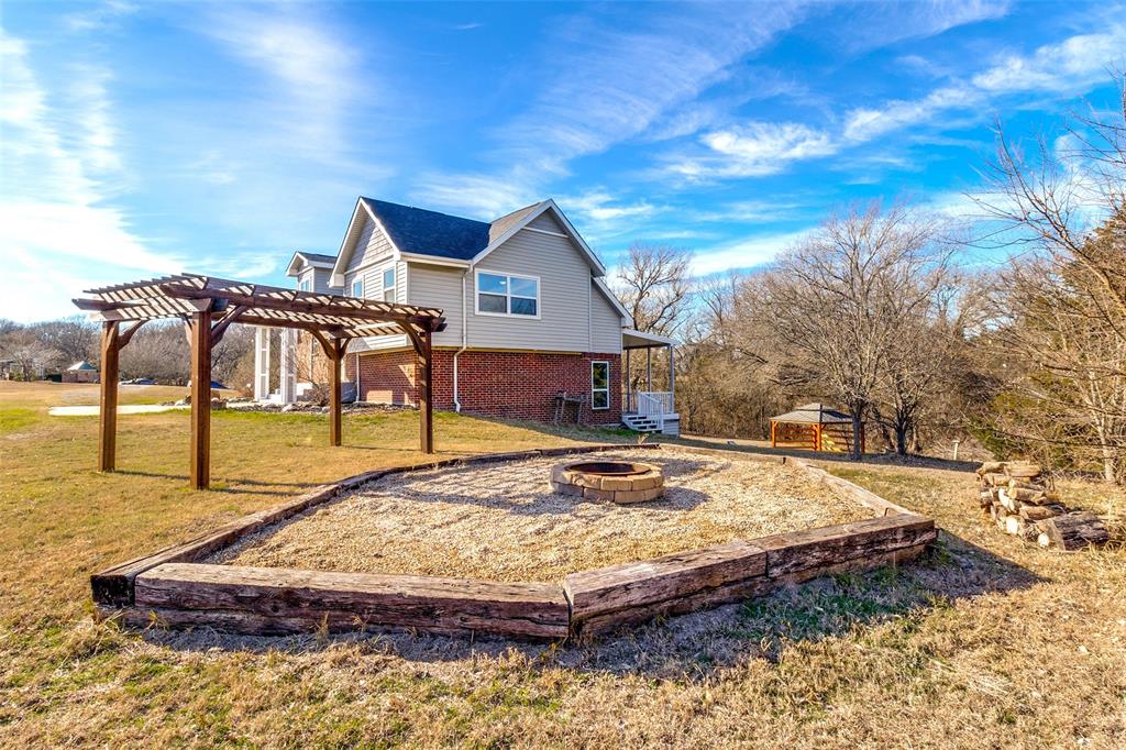 438 Lost Lane Midlothian, TX 76065 - Photo 4 of 33 a swimming pool with a yard
