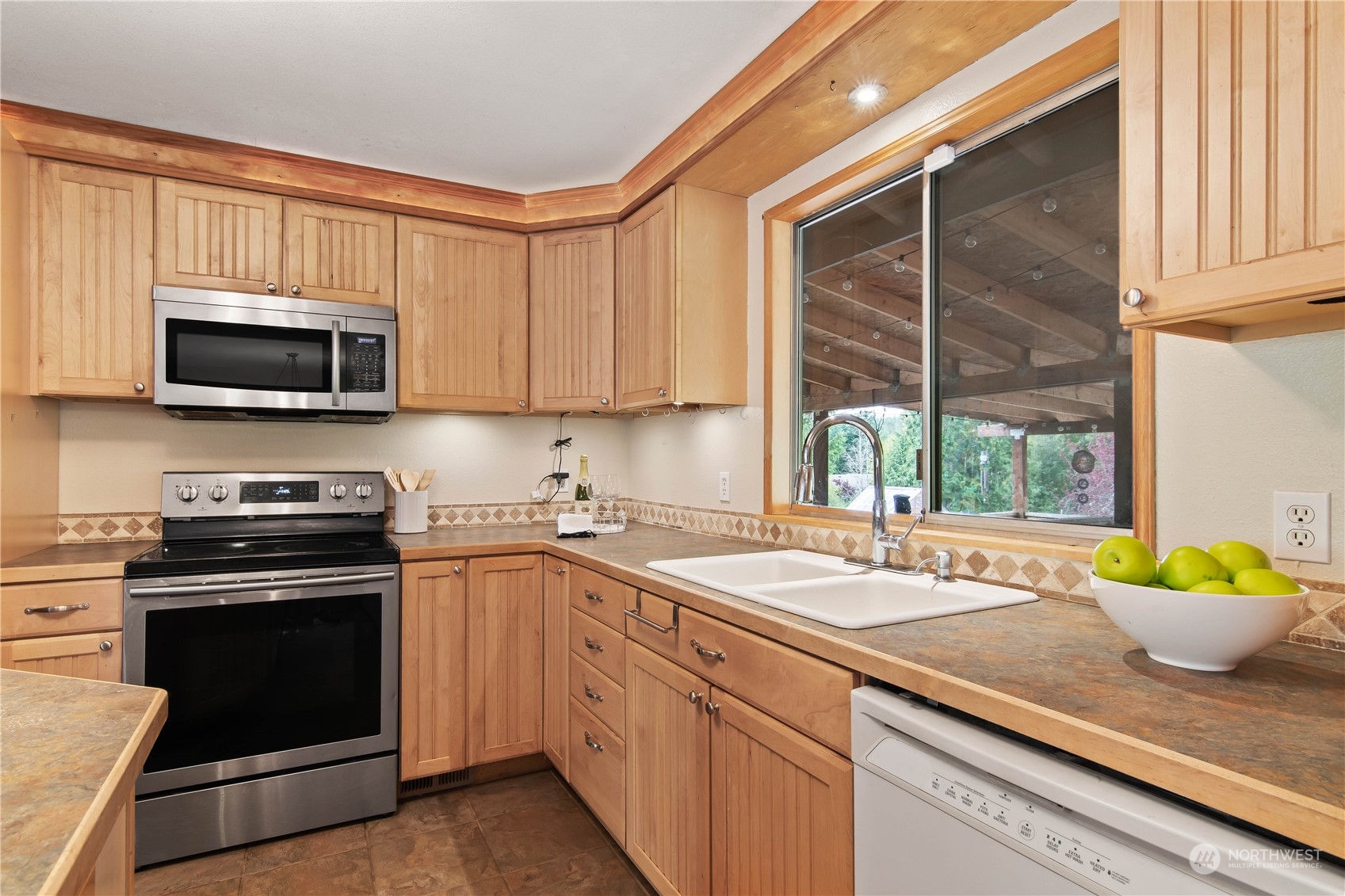 5641 East Grapeview Loop Road Allyn, WA 98524 - Photo 7 of 28 Gallery Image 7