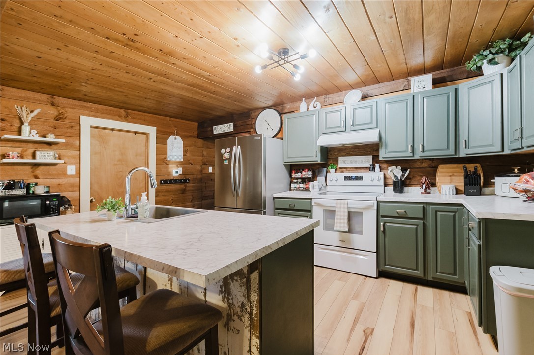 47480 Unionvale Road Cadiz, OH 43907 - Photo 18 of 37 Detailed view showcasing a spacious and inviting open kitchen area, highlighted by a functional and attractive eat-in island