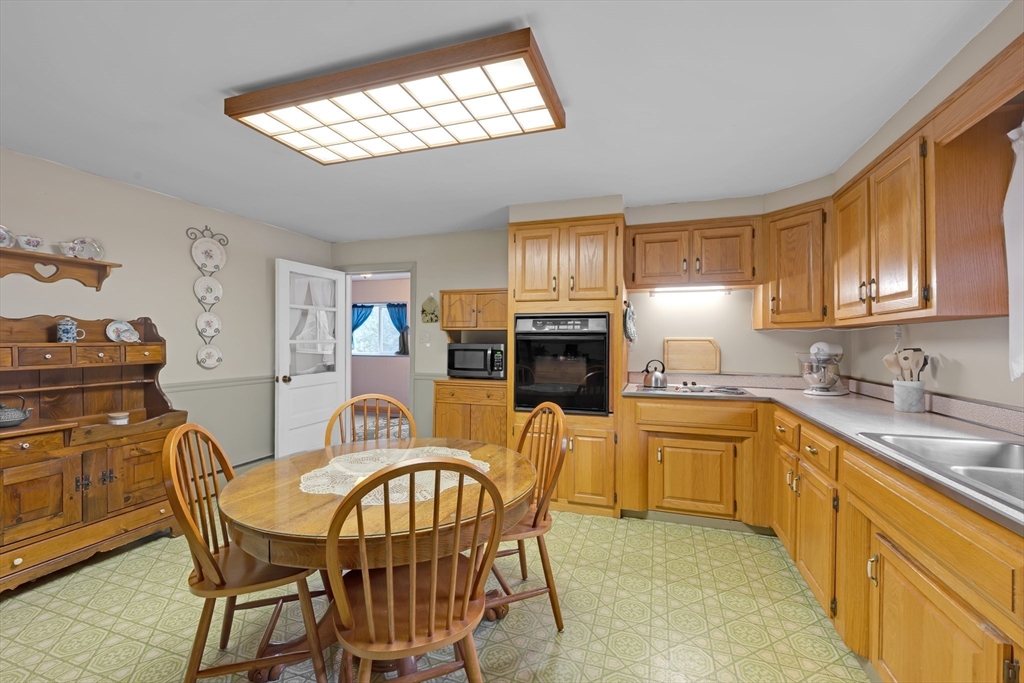 208 New Boston Road Sturbridge, MA 01566 - Photo 9 of 27 Gallery Image 9